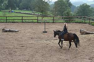 Reitplatz mit Flutlicht